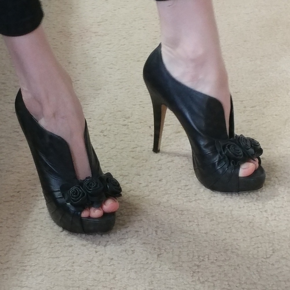 VINCE CAMUTO platform Heels